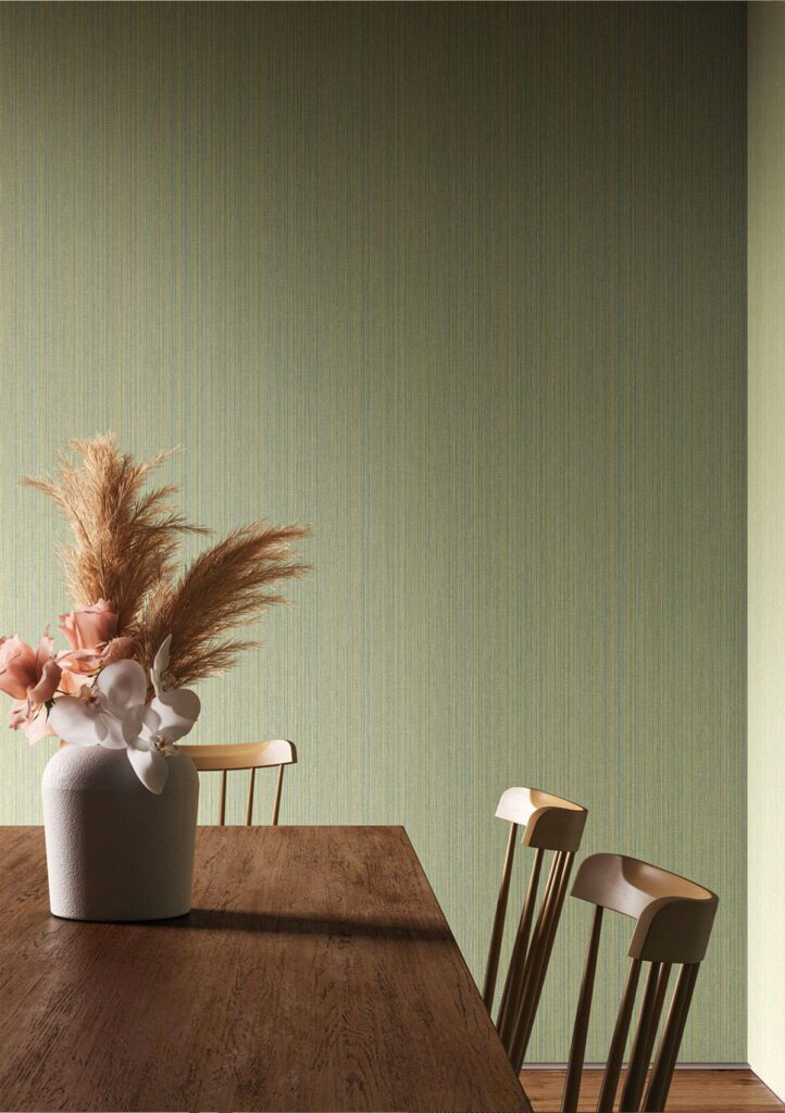 Le papier peint monochrome réinterprète les tons essentiels avec des textures sophistiquées et une profondeur chromatique.